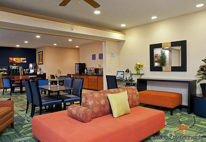 Fairfield Inn & Suites Lansing West Delta Center Township Restaurace fotografie